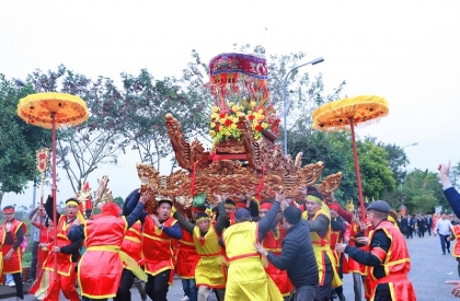 Giải mã hiện tượng “kiệu bay” trong lễ hội truyền thống Việt Nam